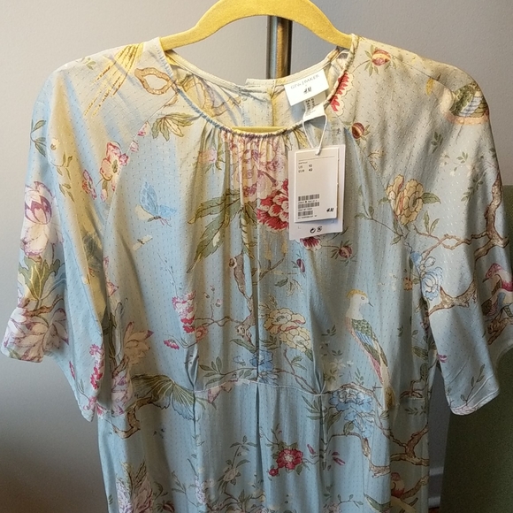 Nature print loose fitting buttoned back dress - Picture 2 of 4